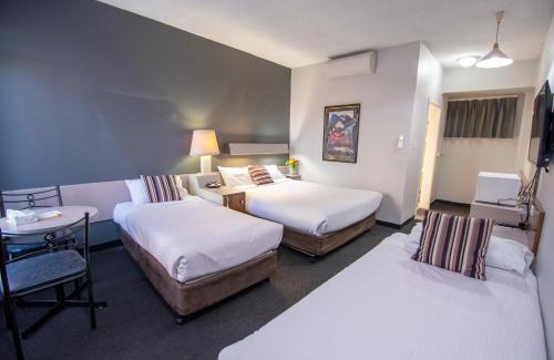 Orange Hotel | The Midcity Motor Lodge