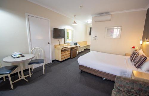Orange Hotel | The Midcity Motor Lodge