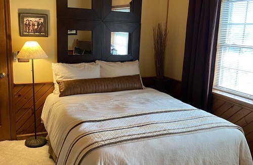 Cherokee Cabin | The Miller Family Lodge