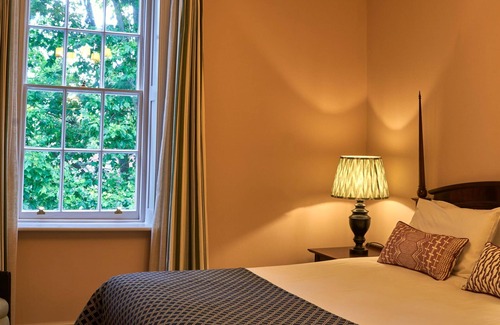 Richmond-upon-Thames Hotel | The Mitre, Hampton Court