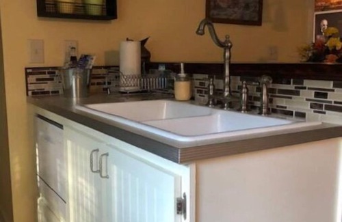 Williamston House | The Model T Suite at Snooze and Cruise Apartments