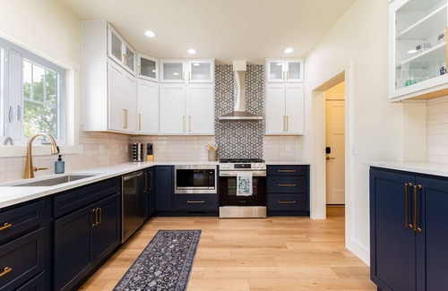 Northeast South Bend House | The Modern Irish - 4B 3.5BA - 1 mi to ND Stadium