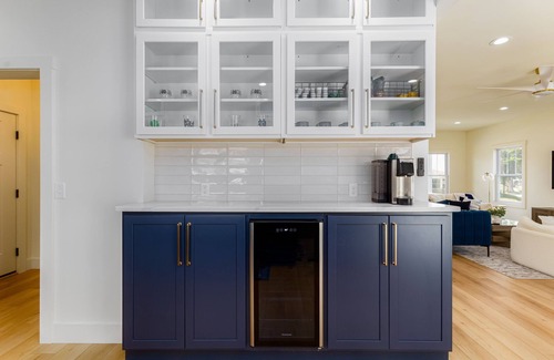 Northeast South Bend House | The Modern Irish - 4B 3.5BA - 1 mi to ND Stadium