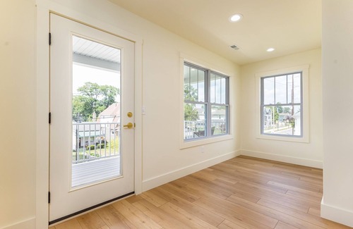 Northeast South Bend House | The Modern Irish - 4B 3.5BA - 1 mi to ND Stadium