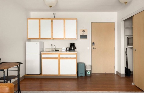 Paradise Apartment | The Modoc | Stylish Stay in Paradise