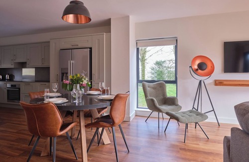 Newton Abbot Villa | The Mole Resort - Lodges