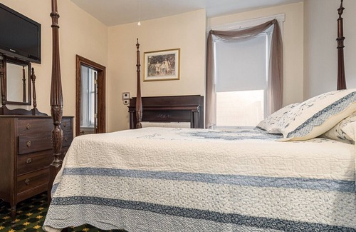 Farmington Hotel | The Monroe | Historic Victorian Inn Room