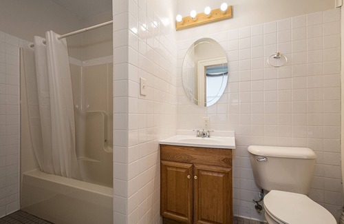 Farmington Hotel | The Monroe | Historic Victorian Inn Room