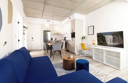 Saint-Roch Apartment | The Montcalm | 2 Parking | Pool and BBQ | AC