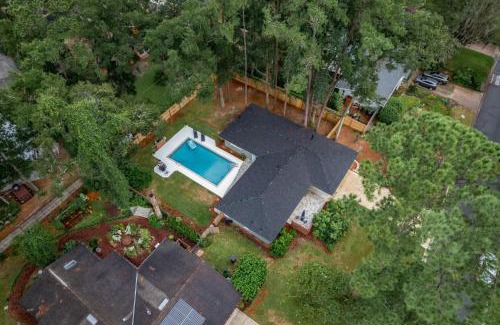 Gainesville House | The Monterey - Private Pool & Grill - 4 KING Beds