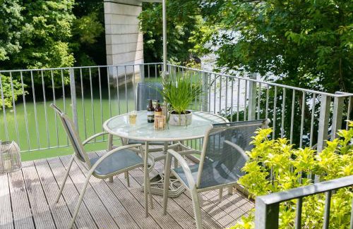 Menai Bridge House | The Moorings