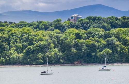 Menai Bridge House | The Moorings