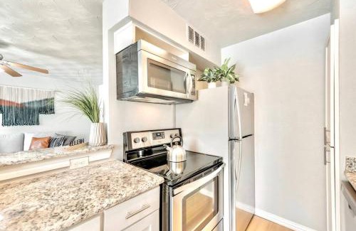 Old East Dallas Apartment | The Munger Proper - Spa Pool