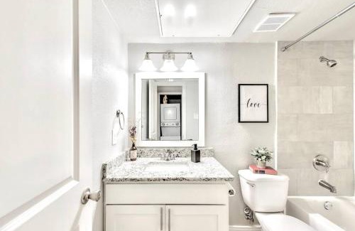 Old East Dallas Apartment | The Munger Proper - Spa Pool