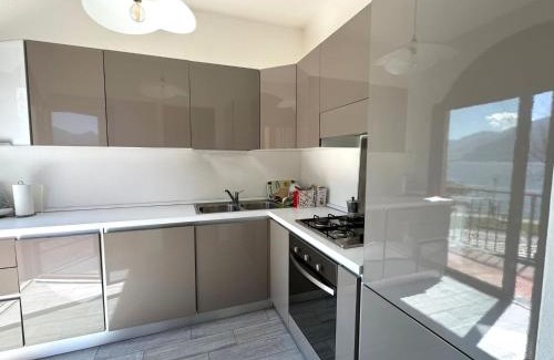 Dongo Apartment | The Music of The Lake - Lake Front with three Bedrooms