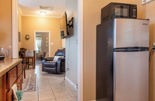 Waco House | The Nest 1 Bedroom Suite 12 min from Magnolia