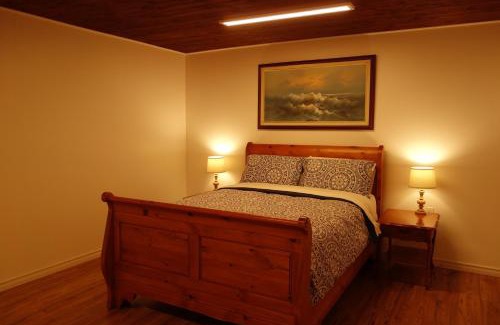 Douro-Dummer Bed & Breakfast | The Nest in the Forest Bed and Breakfast (Hot tub and Sauna)