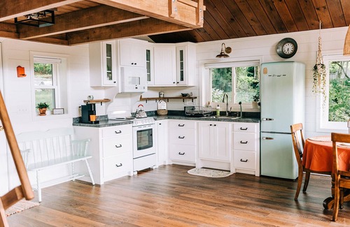 Virginville Cabin | "THE NEST" @ the lake.