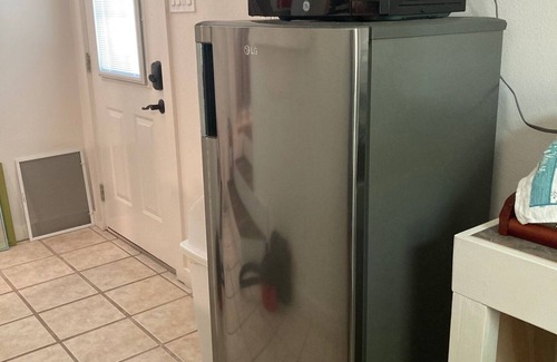 Glen Rose Apartment | The Nestle Inn, walk to Historic Downtown Square. Centrally located.