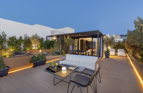 Mets Apartment | The Newel Acropolis