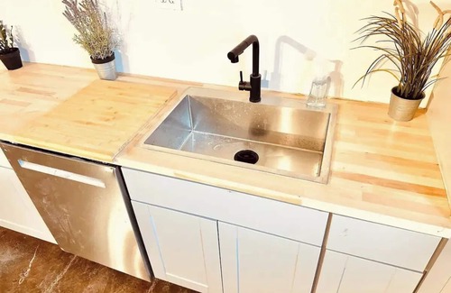 Sylvan Hills House | The Nordic Haven ATL - HOT TUB - 7 bedroom - 5000 sq ft - Near Beltline