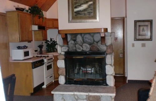 Crestline Hotel | The North Shore Inn