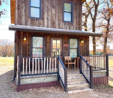 Elm Mott Ski Chalet | The Nuthatch Cabin 15 MIN to Magnolia Baylor