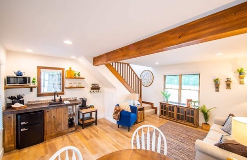 Elm Mott Ski Chalet | The Nuthatch Cabin (15 MIN to Magnolia & Baylor)