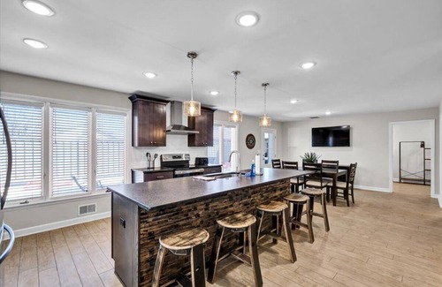 Clarksville House | The Oak Barrel Lodge near Downtown Louisville