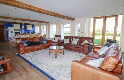 Loppington Cottage | THE OAKS, family friendly, luxury holiday cottage in Cockshutt