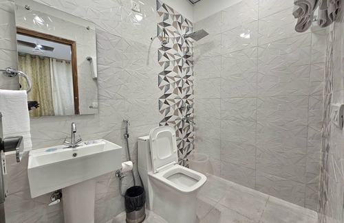 East of Kailash Bed & Breakfast | THE OCEAN