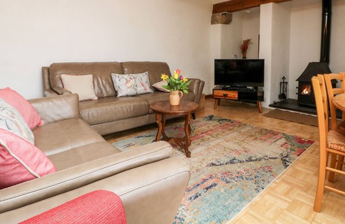 Brazzacott Cottage | THE OLD APPLE TALLET, pet friendly, with pool in Launceston