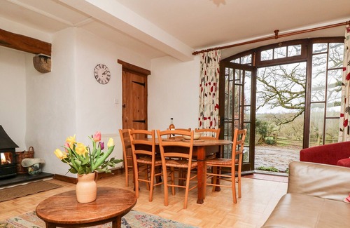 Brazzacott Cottage | THE OLD APPLE TALLET, pet friendly, with pool in Launceston