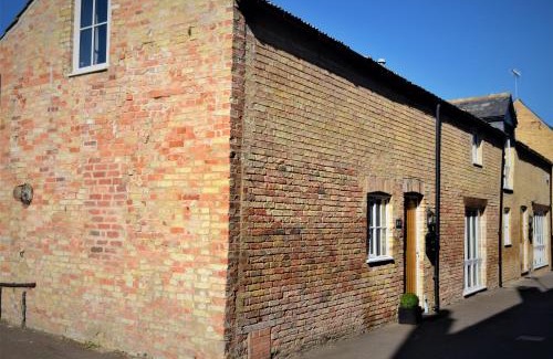 St Ives House | The Old Bottle Store - 2 Double Bedrooms, 2 Bathrooms, St Ives, Cambridgeshire
