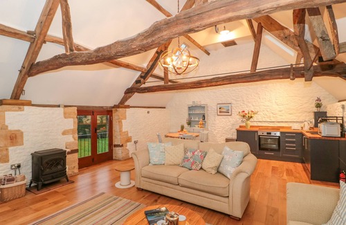 South Perrott Cottage | THE OLD GRANARY, family friendly, with a garden in Crewkerne