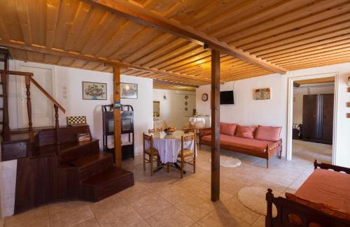 Evreti House | The Old House - Wood & Stone