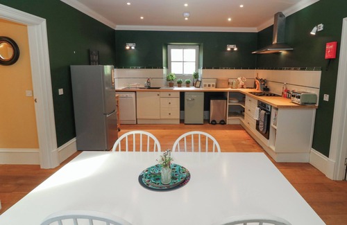 Aberargie Cottage | THE OLD LAUNDRY COTTAGE, pet friendly, with a garden in Perth
