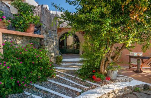 Mirsini House | The Old Pomegranate House