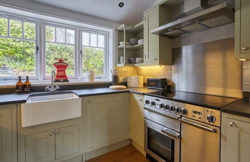 St. Mawgan House | The Old Post Office, Private Parking & Garden