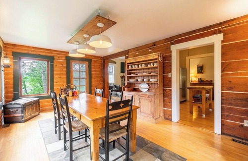 Lac-Brome Ski Chalet | The Old School | Spa | Natural Park | Countryside