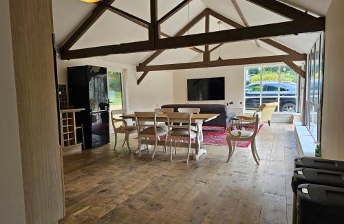 Barford St Martin House | The Old Stables - Self Contained Cottage - Hot Tub and Pool