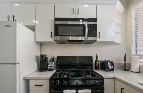 Crown Point House | The Oliver - Pacific Beach Hideaway