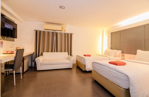 Pak Nakhon Hotel | The Original Orange Rooms