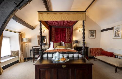 Dunster House | The Oval