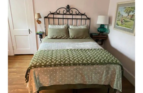 Pittsfield Apartment | The OverNight Library ~ 1/2 mile off I-95