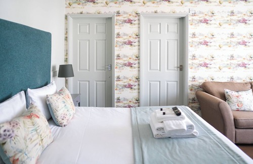Burnham-on-Crouch Hotel | The Oyster Smack Inn
