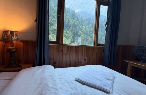 Ghiyagi Hotel | The Pahadi Soul Stay and Café