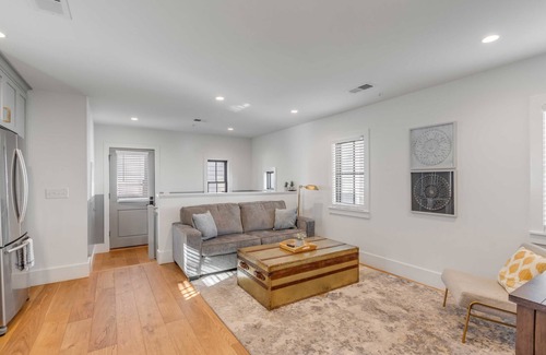 Radcliffeborough Apartment | The Palmetto House- D Close to King St!