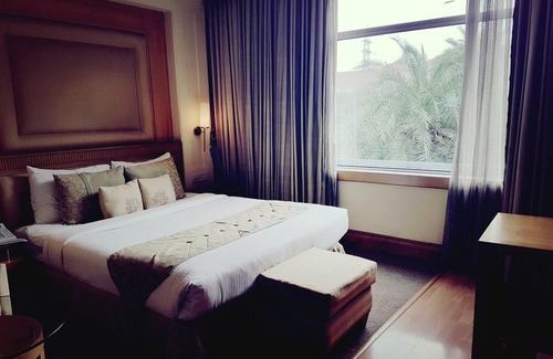 Sushant Lok Hotel | The Palms - Town & Country Club