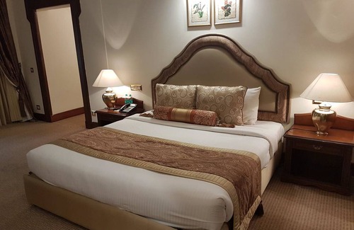 Sushant Lok Hotel | The Palms - Town & Country Club